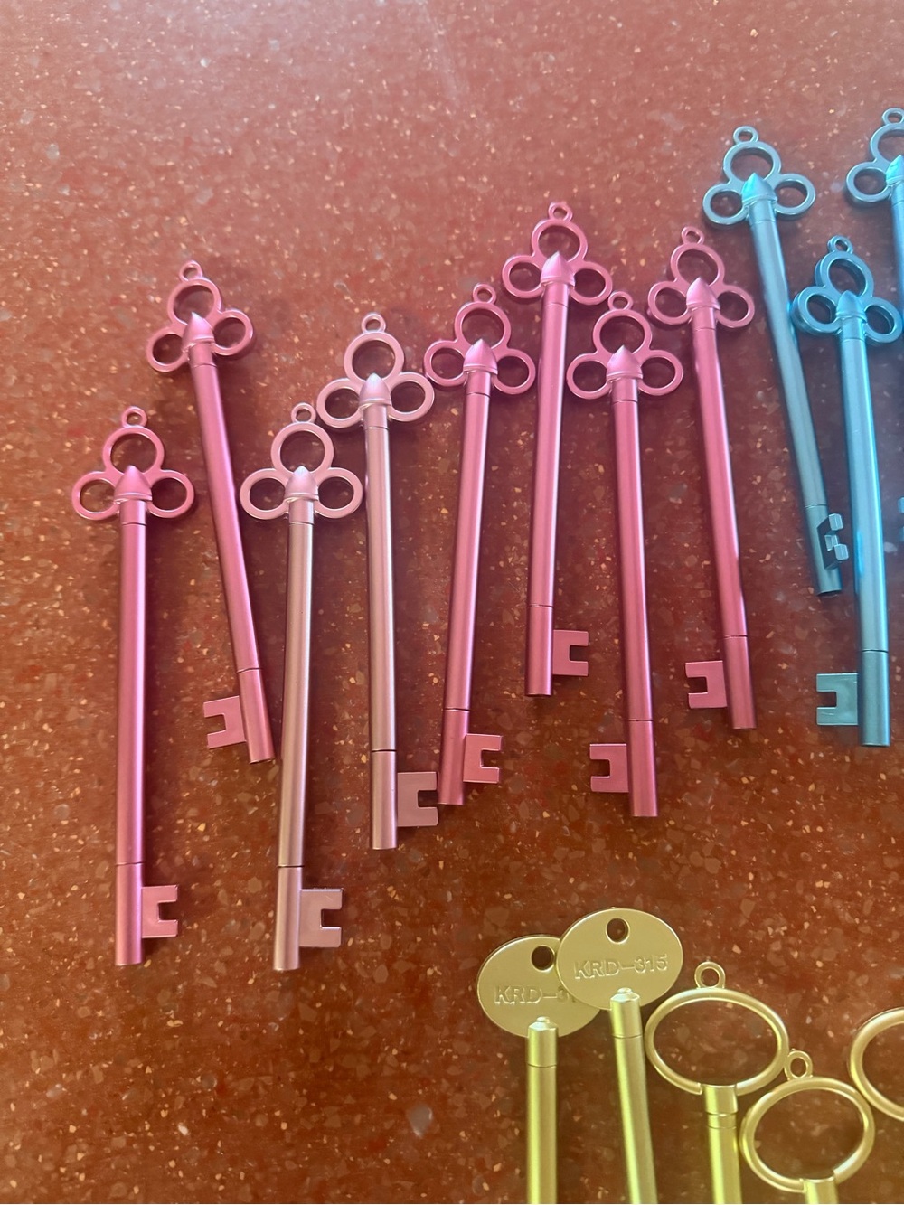 Key Novelty Pens! Various colors pick 1 - Picture 2 of 5